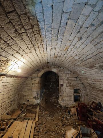 Maison en pierre à Tusson