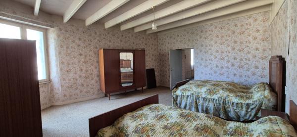 Maison en pierre à Tusson