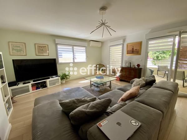 Appartement
         5 pièces
        - 143 m² 770 000 € *