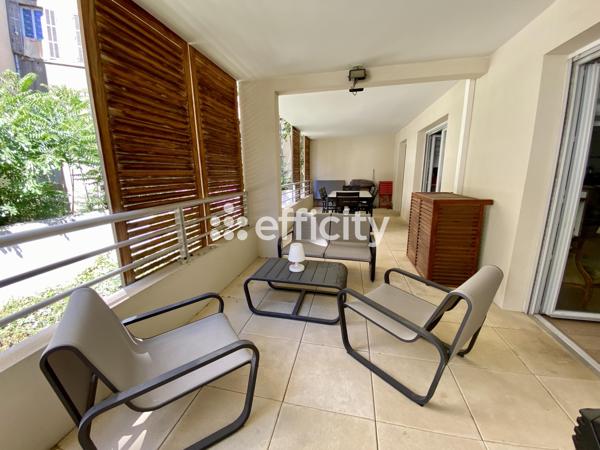 Appartement
         5 pièces
        - 143 m² 770 000 € *