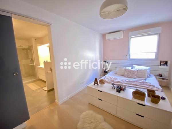 Appartement
         5 pièces
        - 143 m² 770 000 € *