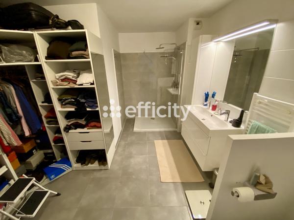 Appartement
         5 pièces
        - 143 m² 770 000 € *