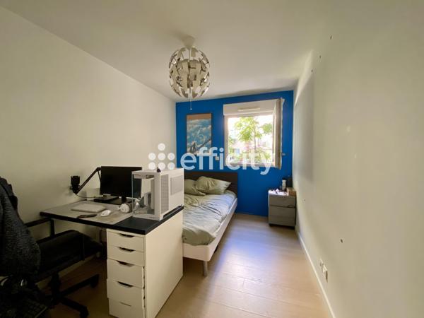 Appartement
         5 pièces
        - 143 m² 770 000 € *