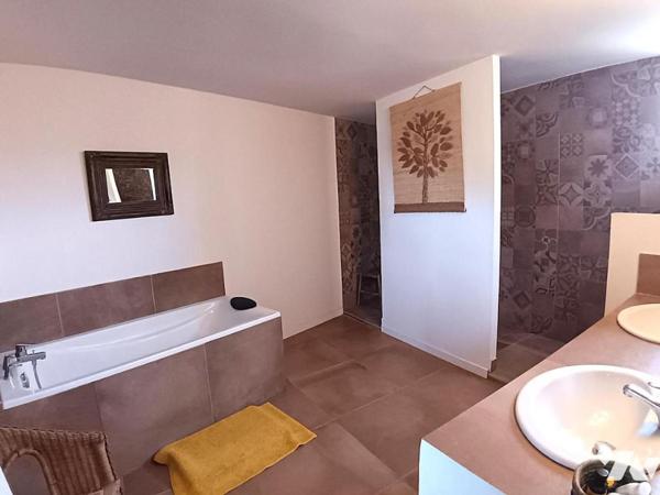 MONTELIMAR Maison rénovée 133 m2 avec jardin et piscine