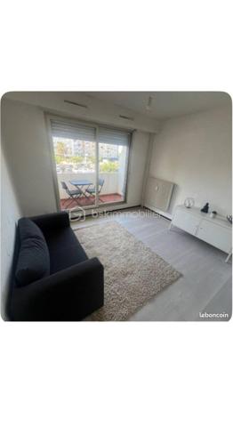 Carnon plage ☀️
Studio de 22m2 habitable environ avec balcon bien orienté. 
Idéal pied à terre en bord de mer ou pour un investissement locatif rentable. 
Vous profiterez de toutes les commodités à proximité, parking et port en bas de la résidence ainsi qu’un accés plage à 100m.
Ne manquez pas cette opportunité, contactez nous sans attendre pour une visite.