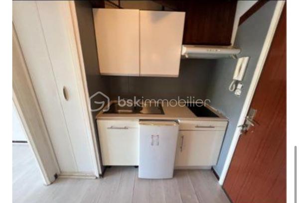Carnon plage ☀️
Studio de 22m2 habitable environ avec balcon bien orienté. 
Idéal pied à terre en bord de mer ou pour un investissement locatif rentable. 
Vous profiterez de toutes les commodités à proximité, parking et port en bas de la résidence ainsi qu’un accés plage à 100m.
Ne manquez pas cette opportunité, contactez nous sans attendre pour une visite.