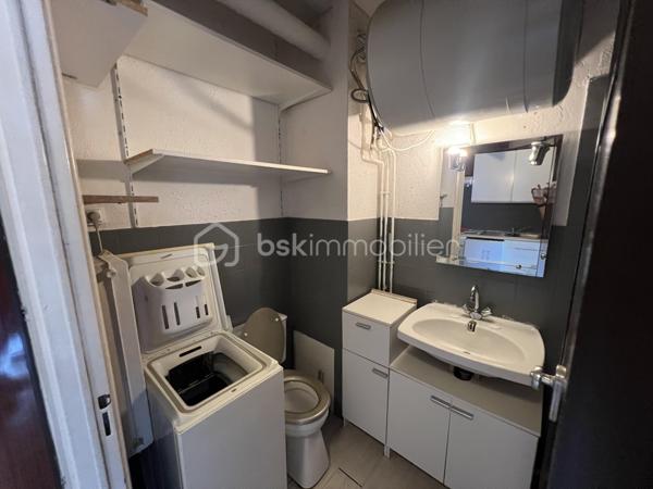 Carnon plage ☀️
Studio de 22m2 habitable environ avec balcon bien orienté. 
Idéal pied à terre en bord de mer ou pour un investissement locatif rentable. 
Vous profiterez de toutes les commodités à proximité, parking et port en bas de la résidence ainsi qu’un accés plage à 100m.
Ne manquez pas cette opportunité, contactez nous sans attendre pour une visite.