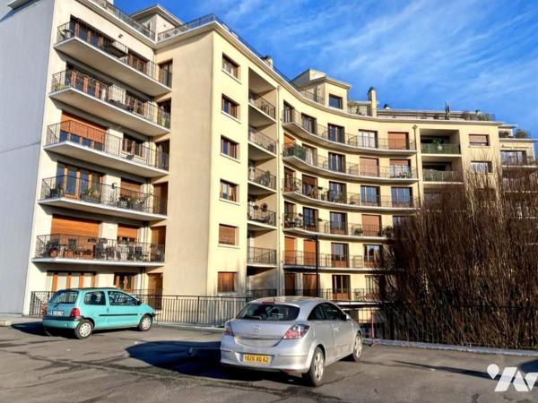 SAINTE CATHERINE - APPARTEMENT TYPE 3 de 86m² avec balcon et garage.