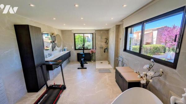 VILLA CONTEMPORAINE DE TYPE 5 EN R+1  