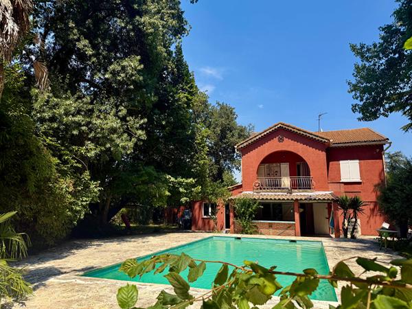 Exclusivité - Maison 7 pièces avec piscine à vendre à Luynes