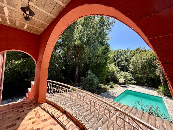 Exclusivité - Maison 7 pièces avec piscine à vendre à Luynes