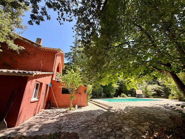Exclusivité - Maison 7 pièces avec piscine à vendre à Luynes