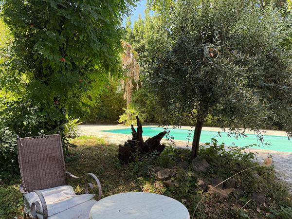 Exclusivité - Maison 7 pièces avec piscine à vendre à Luynes