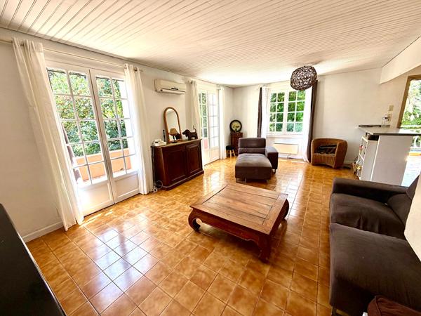 Exclusivité - Maison 7 pièces avec piscine à vendre à Luynes