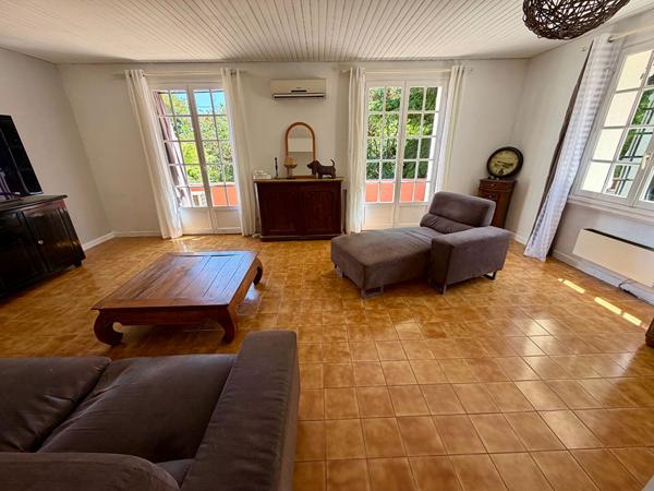 Exclusivité - Maison 7 pièces avec piscine à vendre à Luynes