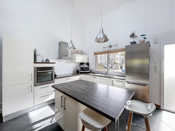 Maison
         4 pièces
        - 94 m² 296 000 € *