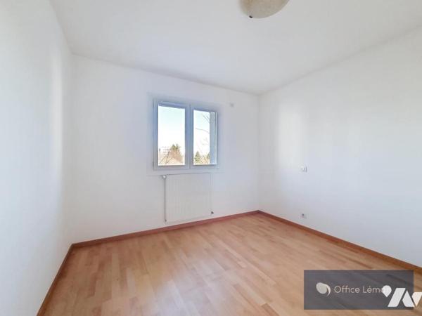 Appartement de type 4 dans résidence récente