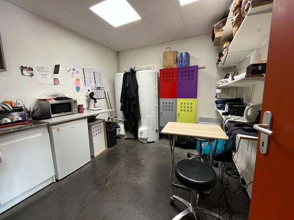 Salon de coiffure zone commercial