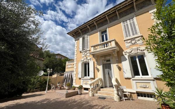 Maison à vendre    9 pièces • 155,09 m2 Cannes