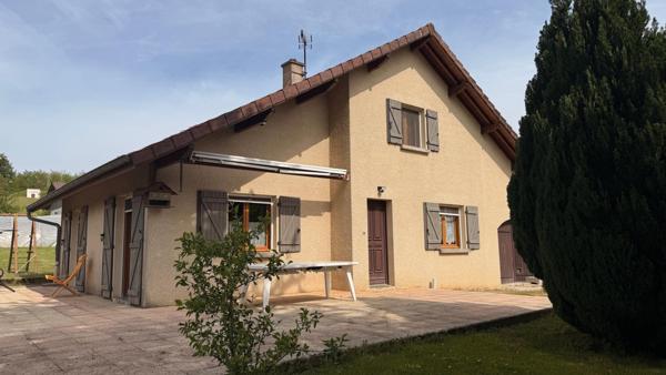 Maison de 1999, 108 m2, 3 chambres, Garage et terrain.