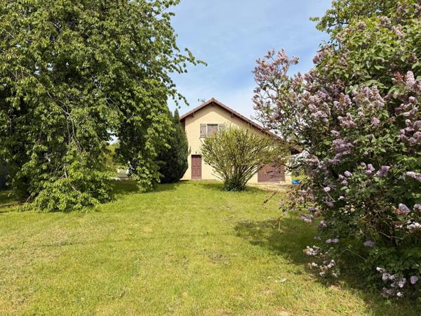 Maison de 1999, 108 m2, 3 chambres, Garage et terrain.