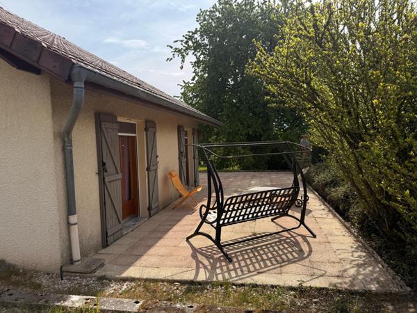 Maison de 1999, 108 m2, 3 chambres, Garage et terrain.