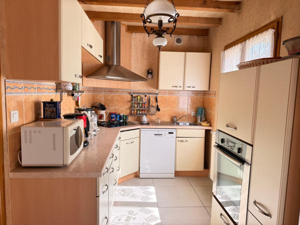 Maison de 1999, 108 m2, 3 chambres, Garage et terrain.