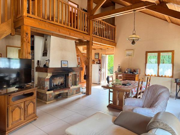 Maison de 1999, 108 m2, 3 chambres, Garage et terrain.