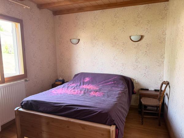 Maison de 1999, 108 m2, 3 chambres, Garage et terrain.