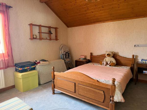 Maison de 1999, 108 m2, 3 chambres, Garage et terrain.