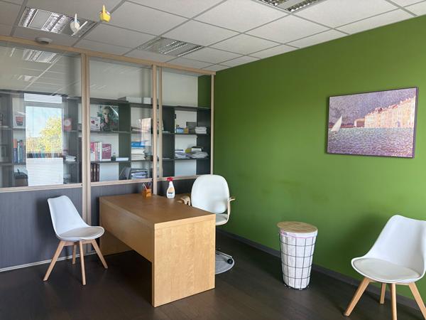VANNES OUEST - BUREAUX PROFESSIONNELS -LOCAL PRET A L'EMPLOI