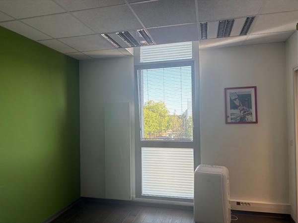 VANNES OUEST - BUREAUX PROFESSIONNELS -LOCAL PRET A L'EMPLOI