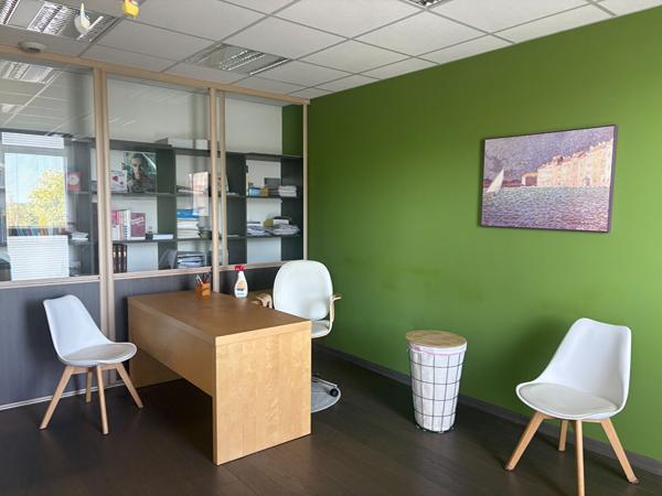 VANNES OUEST - BUREAUX PROFESSIONNELS -LOCAL PRET A L'EMPLOI
