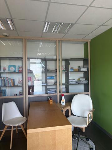 VANNES OUEST - BUREAUX PROFESSIONNELS -LOCAL PRET A L'EMPLOI