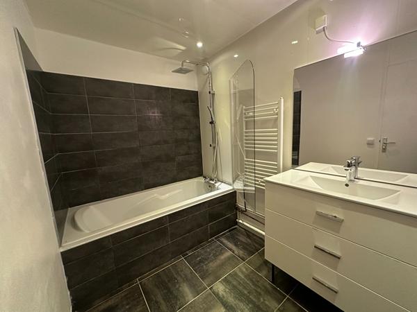 T2 de 50 m² ? Villeurbanne / Sud Flachet ? 2 balcons, étage élevé, lumineux, cave et parking collectif