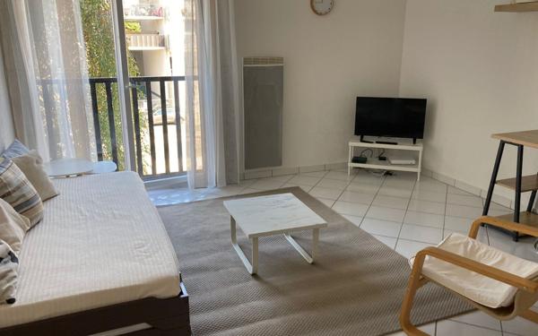Appartement à vendre    2 pièces •  Bordeaux