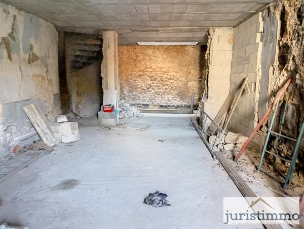 Bollène (84500) Immeuble de Caractère au Cœur de la Ville avec Terrasse et Potentiel