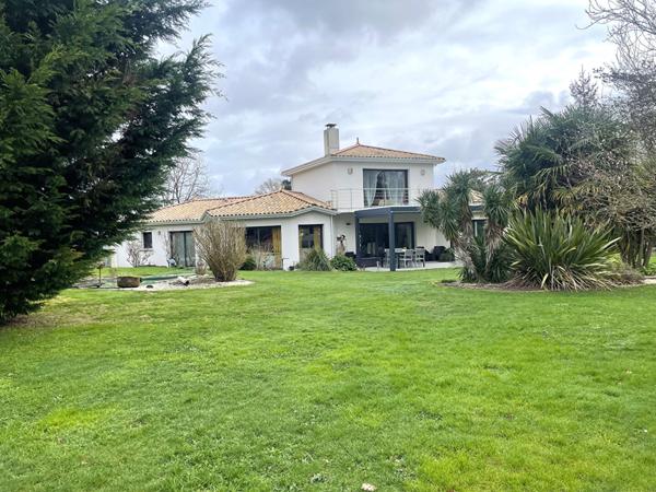 Maison Saint Philbert De Grand Lieu 6 pièce(s) 176.46 m2