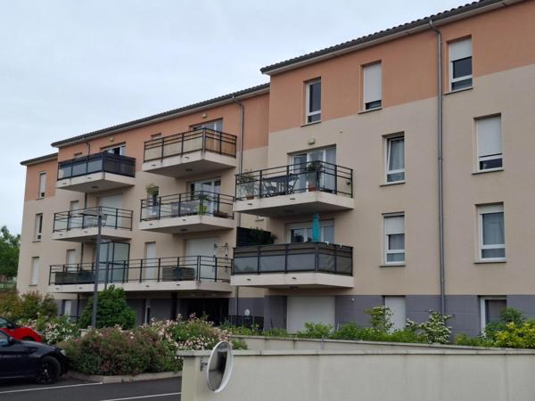 Appartement T2 avec balcon, garage double et place de parking privative – Cournon d’Auvergne (63800) - 138 000 euros