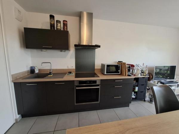 Appartement T2 avec balcon, garage double et place de parking privative – Cournon d’Auvergne (63800) - 138 000 euros