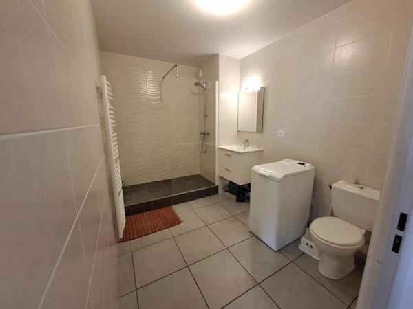 Appartement T2 avec balcon, garage double et place de parking privative – Cournon d’Auvergne (63800) - 138 000 euros