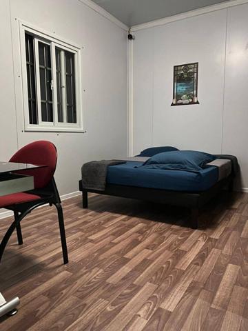 A LOUER dans jardin tropical petite maison T2 meublé et équipée avec jacuzzi .