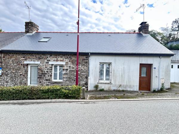 Située à seulement 15 minutes de Vitré, 20 minutes de Fougères et à 12 minutes d’Ernée, venez découvrir cet ensemble immobilier offrant de belles opportunités pour un projet d’investissement locatif ou de résidence principale

Il comprend : Une maison d’habitation d’environ 72 m2 avec jardin et garage + un terrain constructible (non attenant) de 342 m2

La maison est composée d’une pièce de vie de 29 m2, d’une pièce cuisine de 9 m2, de 2 chambres, d’une salle d’eau, d’un grenier aménageable d’environ 63 m2 au sol, d’une cave, d’un garage de 18 m2, le tout sur un terrain attenant de 250 m2.

Ce bien nécessite une rénovation sans travaux de gros œuvre car les menuiseries sont en PVC double vitrage et la couverture a été entièrement refaite en 2023.

Les atouts qui font la différence : 
✅Maison qui peut être agrandie avec le grenier aménageable
✅Jardin attenant à la maison et garage
✅Couverture neuve
✅En bonus un terrain constructible qui laisse de nombreuses possibilités.