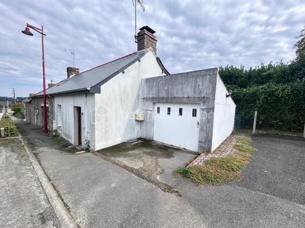 Située à seulement 15 minutes de Vitré, 20 minutes de Fougères et à 12 minutes d’Ernée, venez découvrir cet ensemble immobilier offrant de belles opportunités pour un projet d’investissement locatif ou de résidence principale

Il comprend : Une maison d’habitation d’environ 72 m2 avec jardin et garage + un terrain constructible (non attenant) de 342 m2

La maison est composée d’une pièce de vie de 29 m2, d’une pièce cuisine de 9 m2, de 2 chambres, d’une salle d’eau, d’un grenier aménageable d’environ 63 m2 au sol, d’une cave, d’un garage de 18 m2, le tout sur un terrain attenant de 250 m2.

Ce bien nécessite une rénovation sans travaux de gros œuvre car les menuiseries sont en PVC double vitrage et la couverture a été entièrement refaite en 2023.

Les atouts qui font la différence : 
✅Maison qui peut être agrandie avec le grenier aménageable
✅Jardin attenant à la maison et garage
✅Couverture neuve
✅En bonus un terrain constructible qui laisse de nombreuses possibilités.