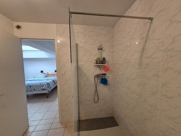 TRES BEL Appartement de 61 m2 datant de 2009 dans le Morbihan  (14 km de Lorient, 25 min des plages)