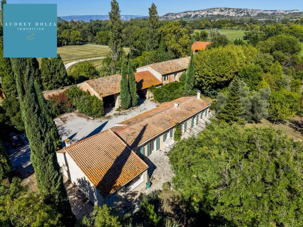 Propriété familiale de 185 m² de plain-pied avec grandes dépendances - Salon de Provence - 890 000€ FAI