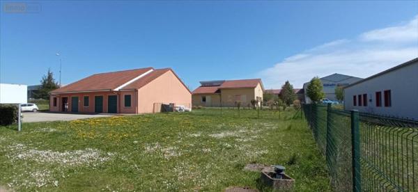 Local professionnel à vendre à Saints-Geosmes en Haute-Marne (52200), ref : 52020-04820