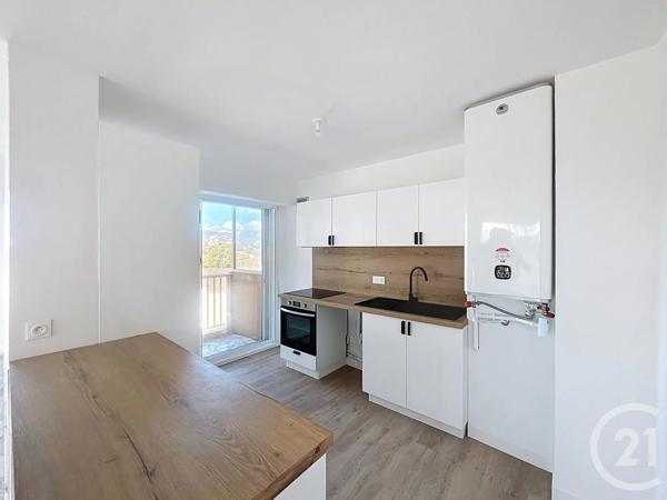 Appartement T3 à vendre  3 pièces - 84 m 2   ST RAPHAEL  - 83