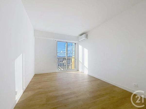 Appartement T3 à vendre  3 pièces - 84 m 2   ST RAPHAEL  - 83