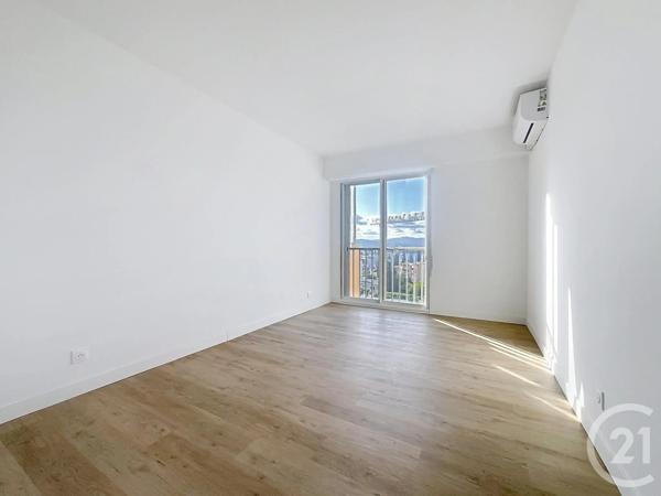 Appartement T3 à vendre  3 pièces - 84 m 2   ST RAPHAEL  - 83